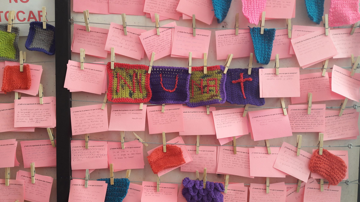 Fig. 12. Activations for El Jornada final (The Final Day) of Si tiene dudas… pregunte: una exposición retrocolectiva de Mónica Mayer with the participation of the collective Lana Desastre, July 31, 2016. Photo courtesy of Karen Cordero Reiman.