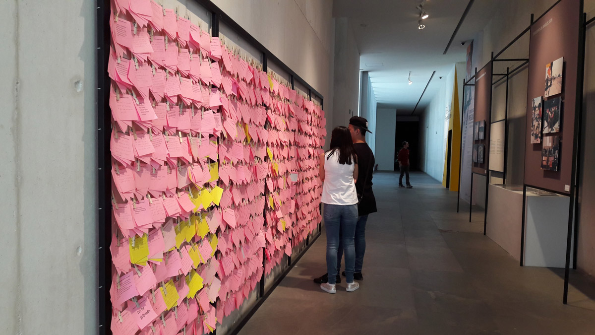 Fig. 2. Mónica Mayer, Reactivation of El Tendedero (The Clothesline) in the exhibition Si tiene dudas… pregunte: una exposición retrocolectiva de Mónica Mayer, Museo Universitario de Arte Contemporáneo, Mexico City, 2016. Photo courtesy of Mónica Mayer.