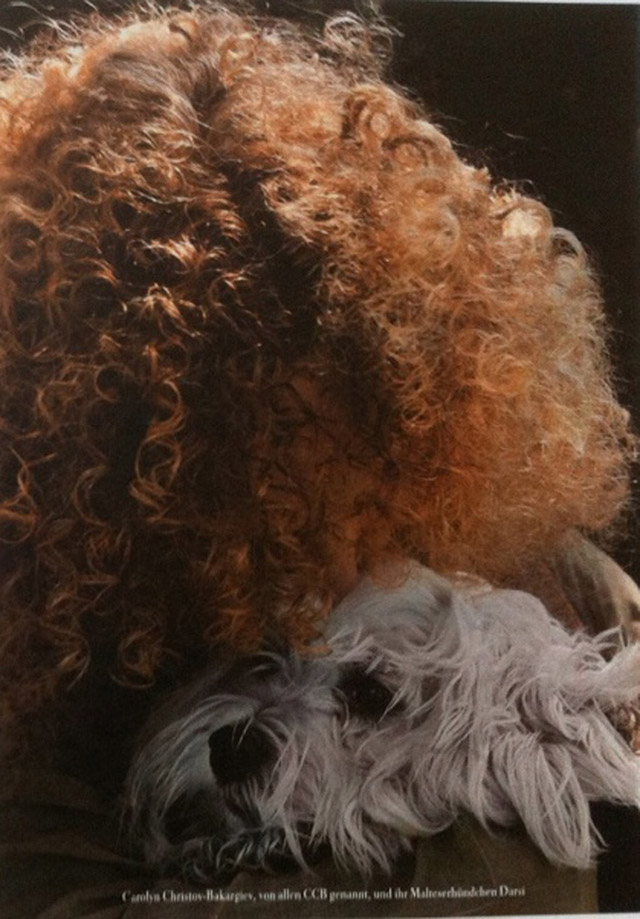 Fig. 4b: Carolyn Christov-Bakargiev with her dog Darsi,  Photography by: Andri Pol. Source: Hanno Rauterberg’s article,  “Die Heilerin,“ Zeit Magazin, 6. June 2012, no. 24, 16-18, 17.