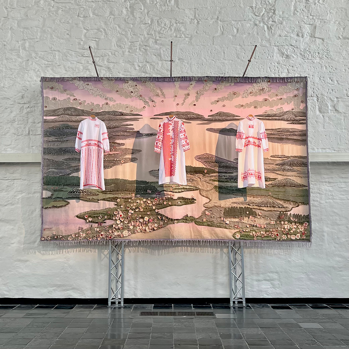 The installation The Female Triumvirate, created in collaboration with Vera Sous, Monika von Bernuth, clients of women’s art workshop Spectrum (Rheinischer Verein) and the women of the Sticktreff Aachen. Aula Carolina, Aachen, 2022. Photo: Martin Hassel.